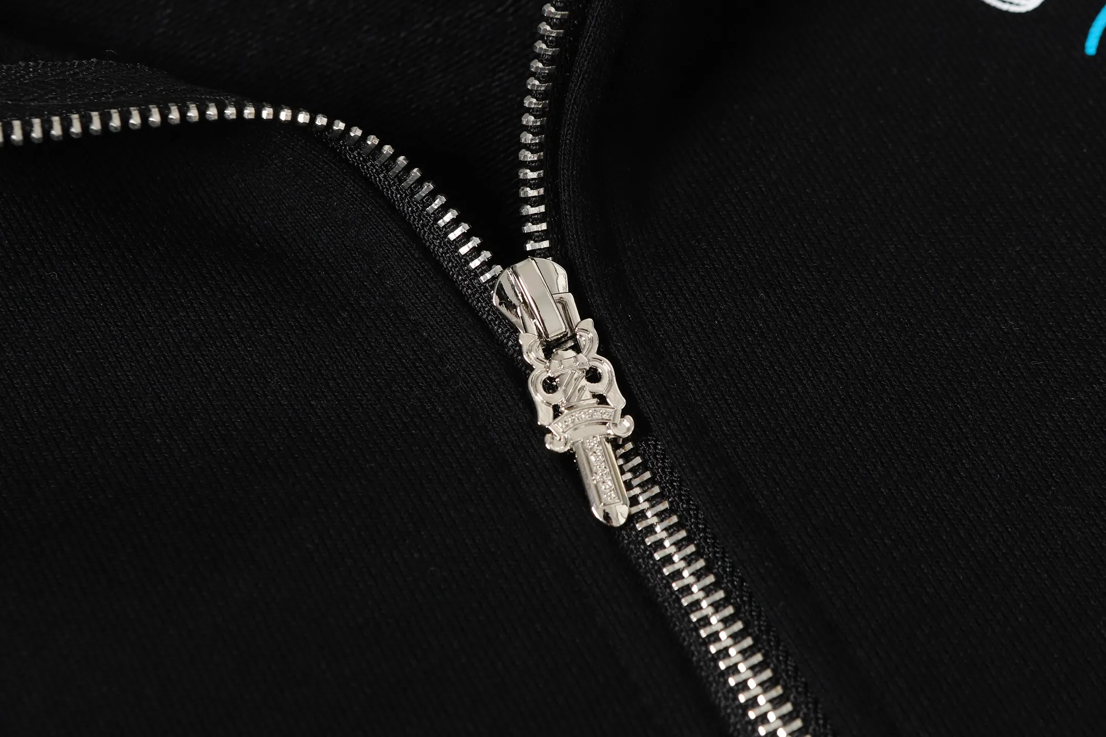 P260 02 cross-border model, please do not place an order if you pursue quality - Chrome Hearts/Chrome Hearts Horseshoe Sanskrit printed zipper sweatshirt cardigan jacket - High weight, high density and high quality. The wool is soft, delicate and skin-friendly. It feels soft and silky. It has excellent warmth and skin-friendly properties. - Custom-woven and dyed, no color difference. No matter the fabric or workmanship details, it beats the ordinary version on the market. - Hardware zipper accessories are all customized, full of details - Color: black white -Size: S M L XL